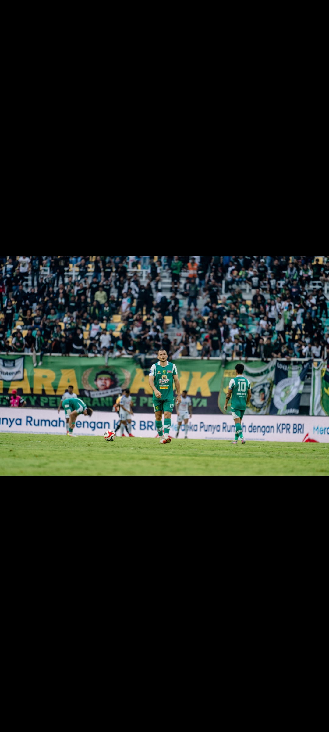 Mihailo Perovic tak bisa menyembunyikan kekecewaannya setelah meraih hasil imbang melawan Arema FC.