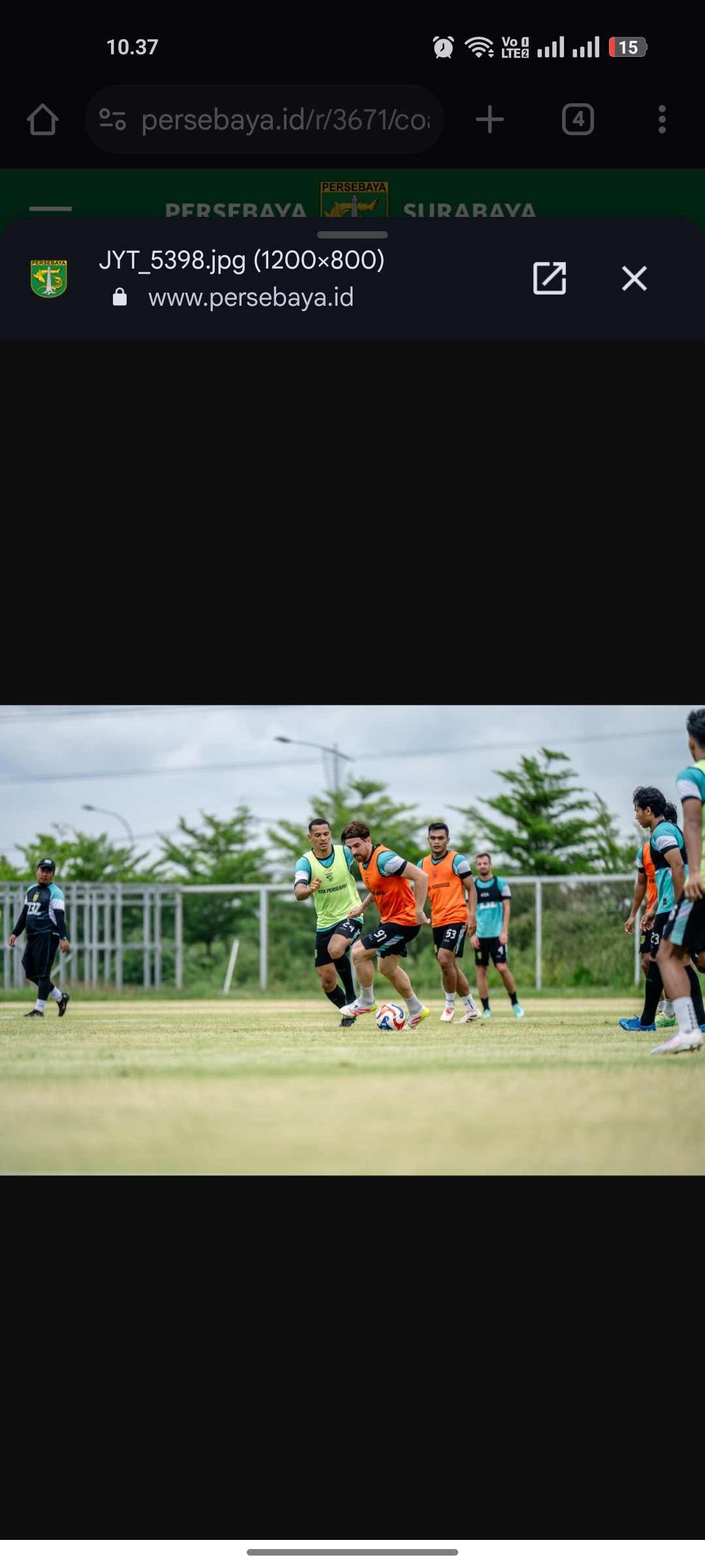 Dejan Tumbas dan Leo Lelis dalam sesi latihan game di Lapangan C Gelora Bung Tomo.