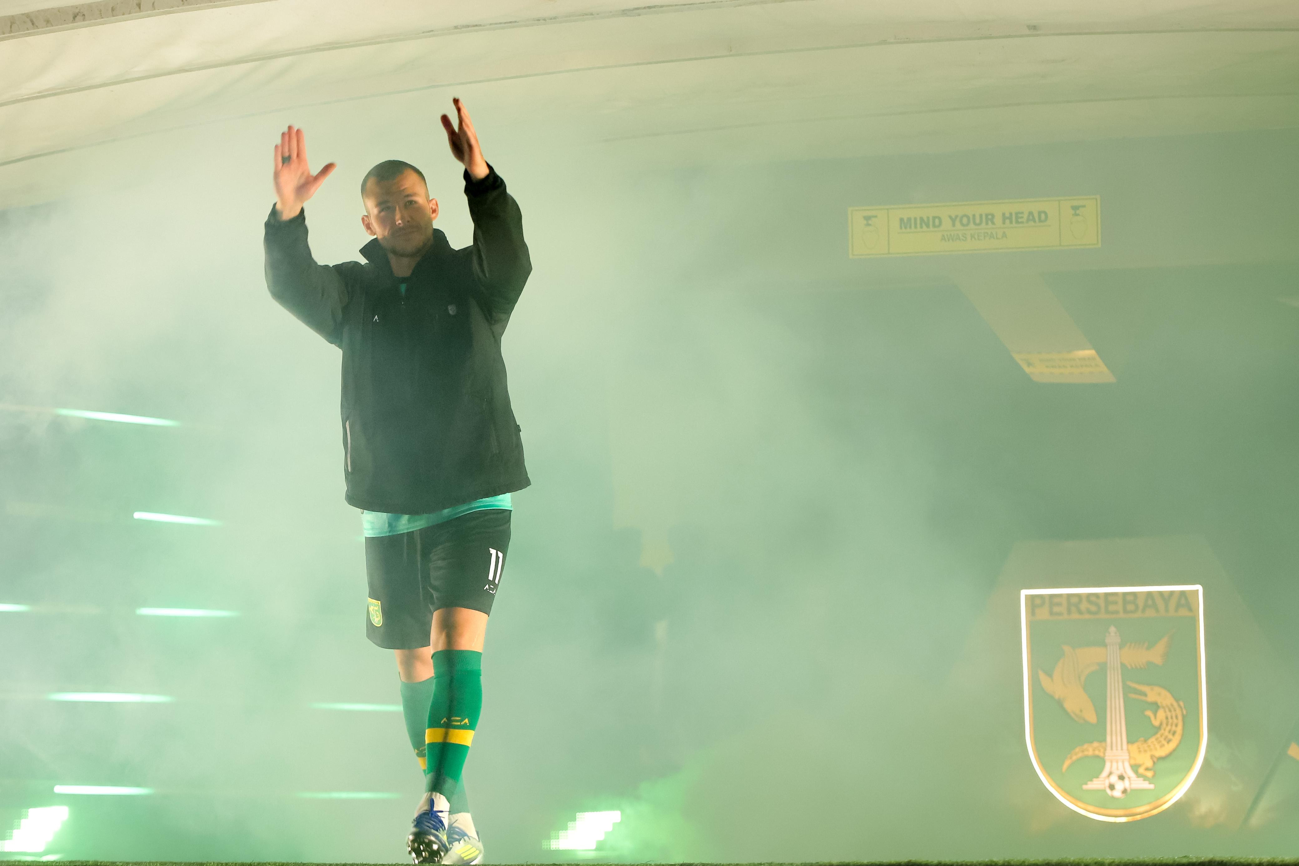 Penyerang asal Montenegro, Mihailo Perovic saat diperkenalkan pada laga Launching Game.