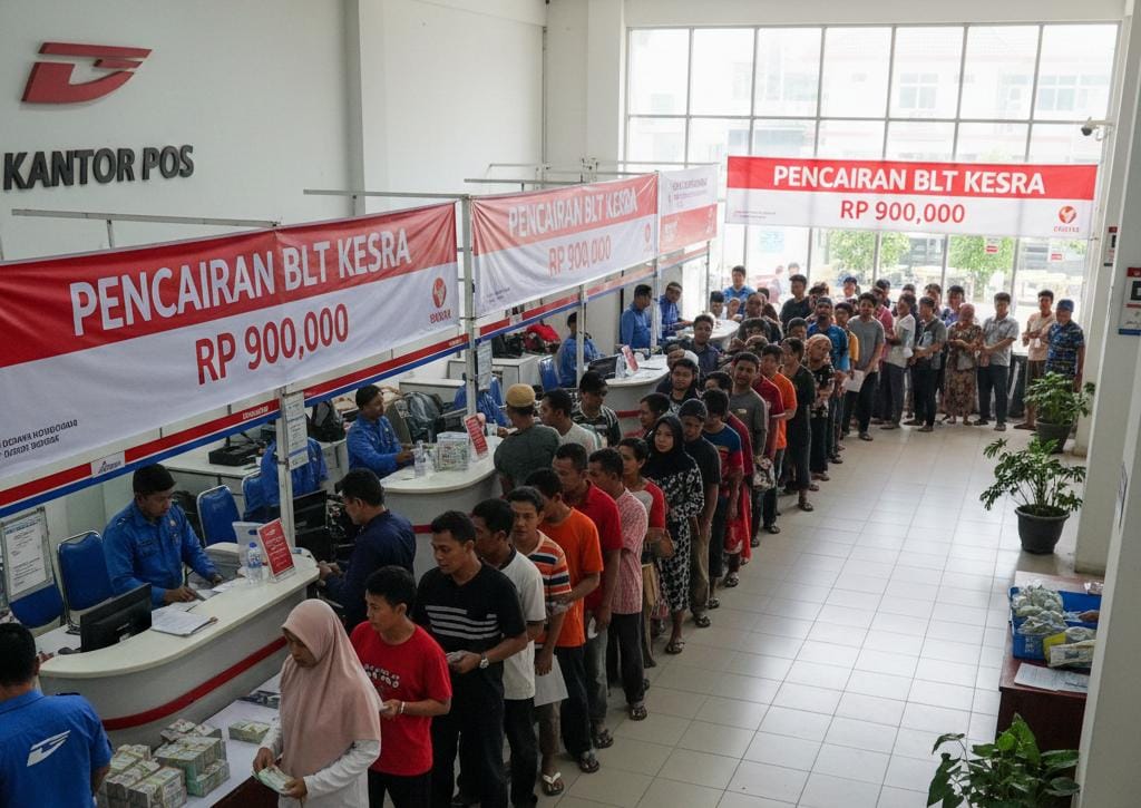 Cair Serentak di Kantor Pos, BLT Kesra Rp900.000 Diserbu Warga Bandung: Alurnya Tertib, Syaratnya Mudah, Manfaatnya Dirasakan Langsung