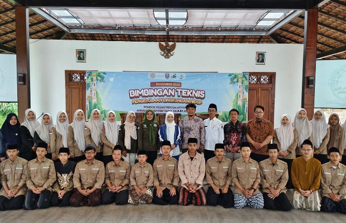 Bimtek pengelolaan sampah di Pondok Jatinom Kabupaten Blitar.