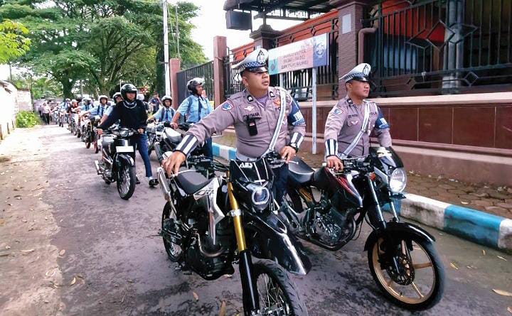 Pakai Knalpot Brong, Puluhan Motor Pelajar SMK Kena Razia Polisi di Sekolah