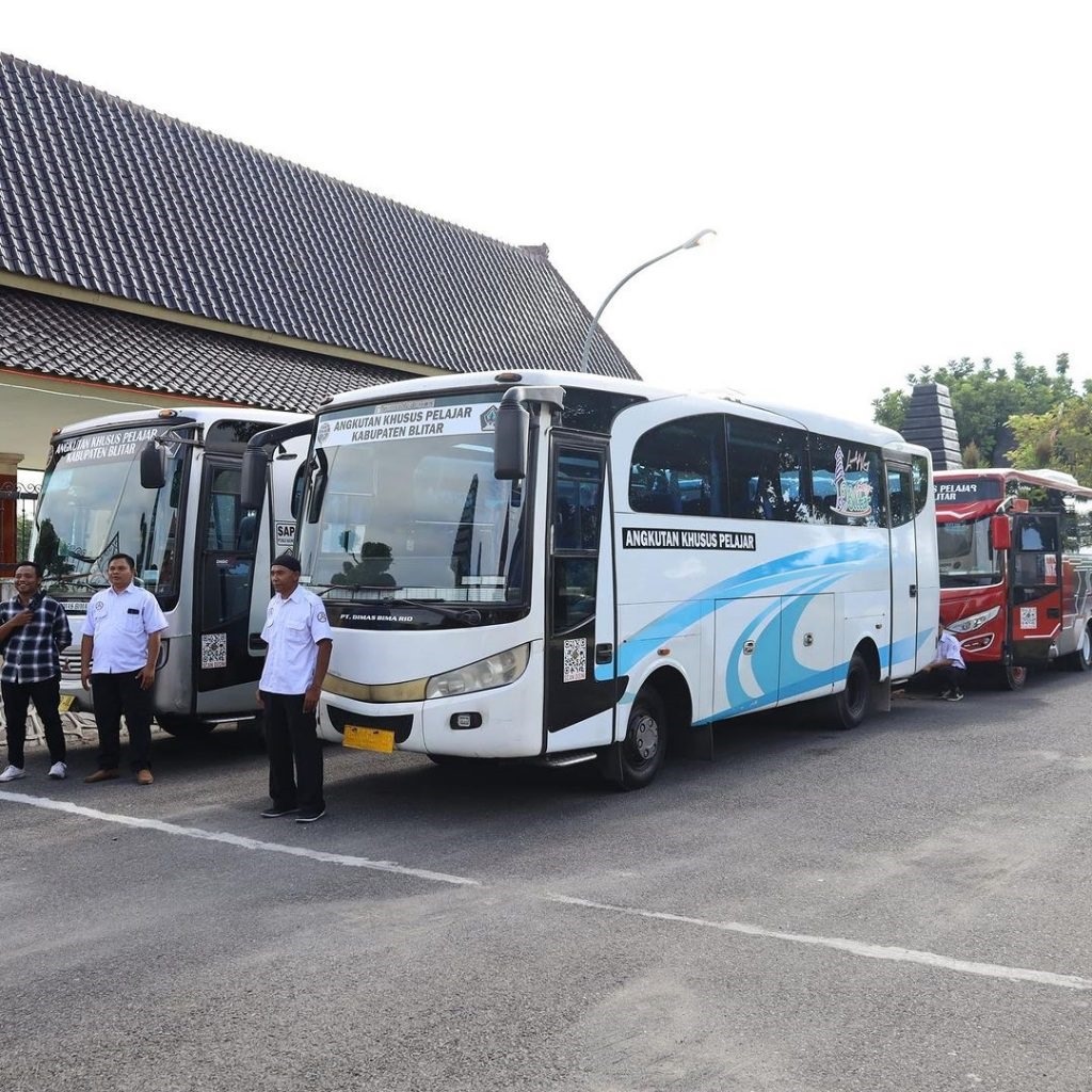BERMANFAAT: Keberadaan bus sekolah sangat dibutuhkan oleh para pelajar di Kabupaten Blitar.