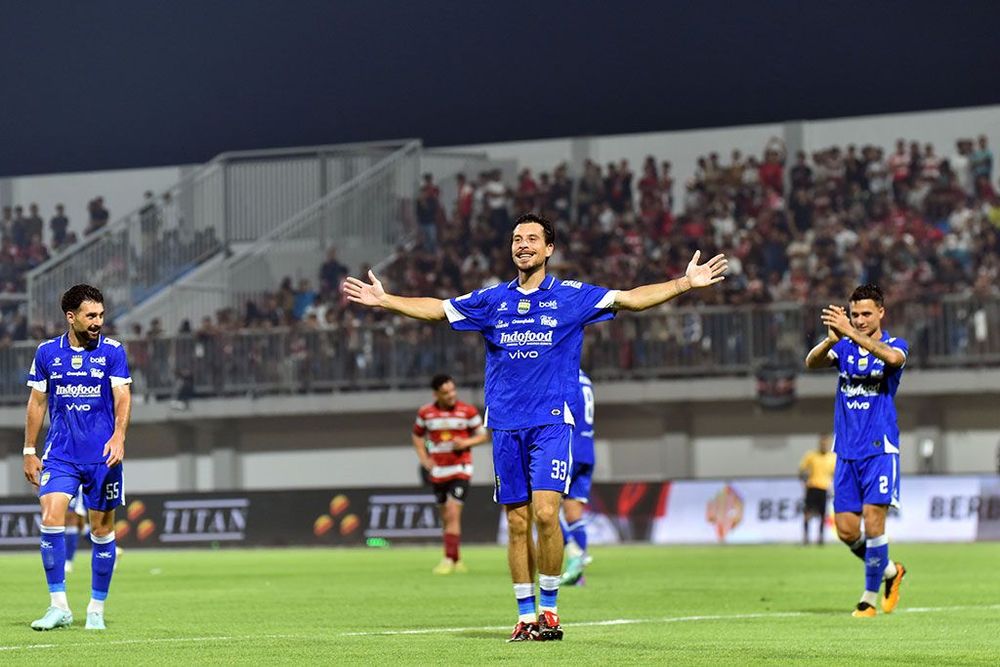 Gol perdana Thom Haye melengkapi pesta gol PERSIB.
