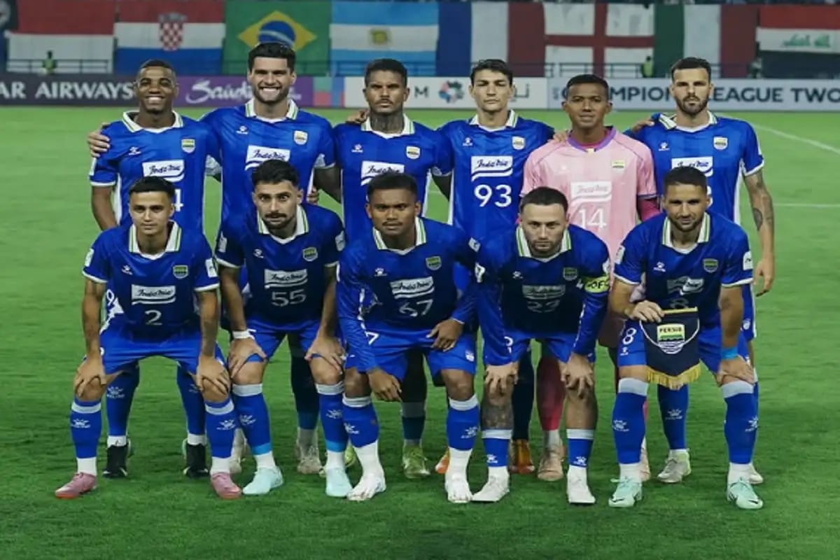 Ramon Tangke Persib pecah tangis cetak gol debut! Maung Bandung bungkam Borneo FC 3-1. Baca kisah haru striker hingga respon pelatih lawan.