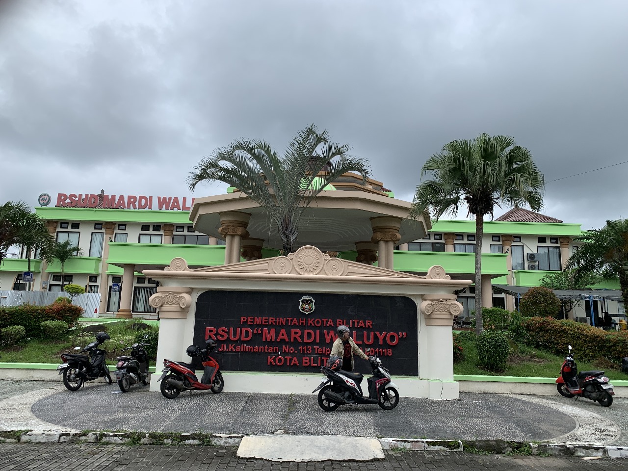 Wajah RSUD Mardi Waluyo yang kini menjadi hijau usai direnovasi.