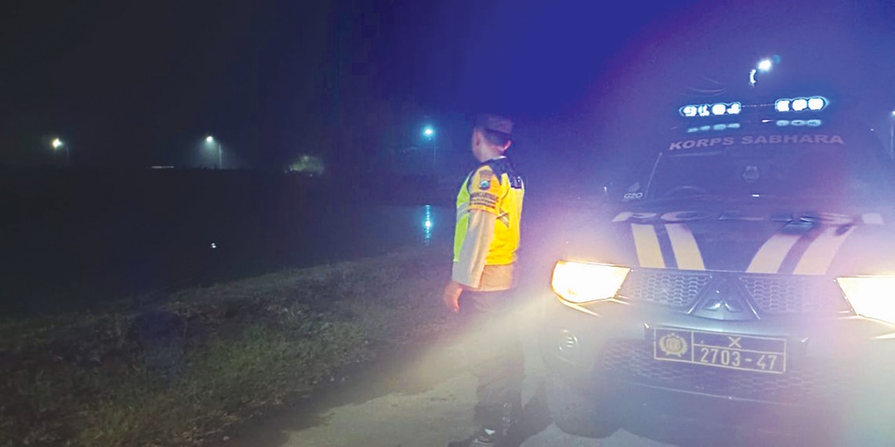 &lrm;CEGAH: Personel Polsek Sanankulon lakukan patroli di titik yang rawan terjadi balap liar.