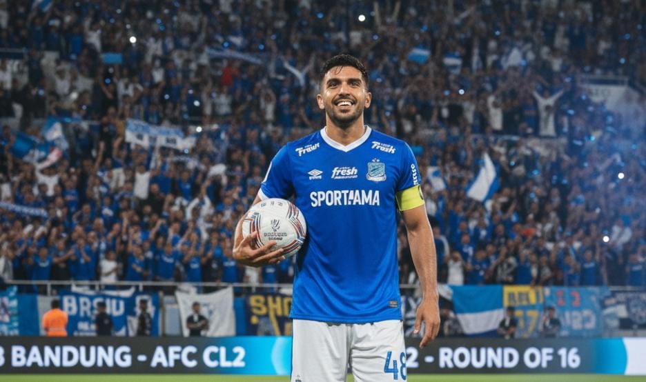 Gestur Yance Sayuri Viral, Persib Bandung Kalah dari Malut United, Emosi Mark Klok Jadi Sorotan Tajam