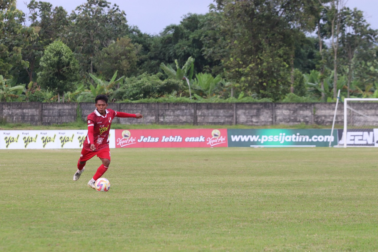SEMANGAT: Pemain PSBI Blitar siap tampil maksimal melawan AFC Jombang di Sidoarjo.