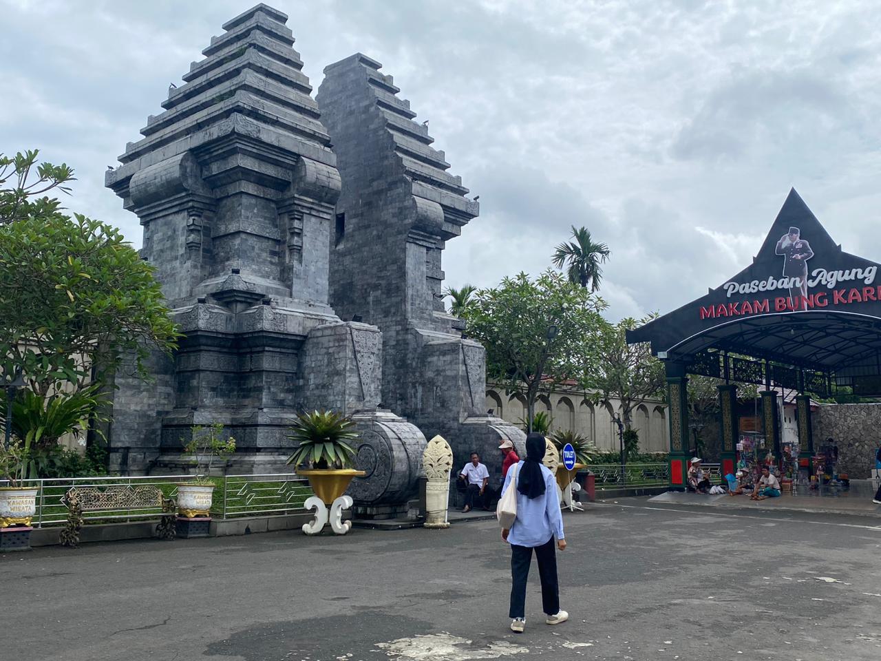 TURUN: Destinasi wisata sejarah Makam Bung Karno di Kota Blitar selalu jadi magnet wisatawan.