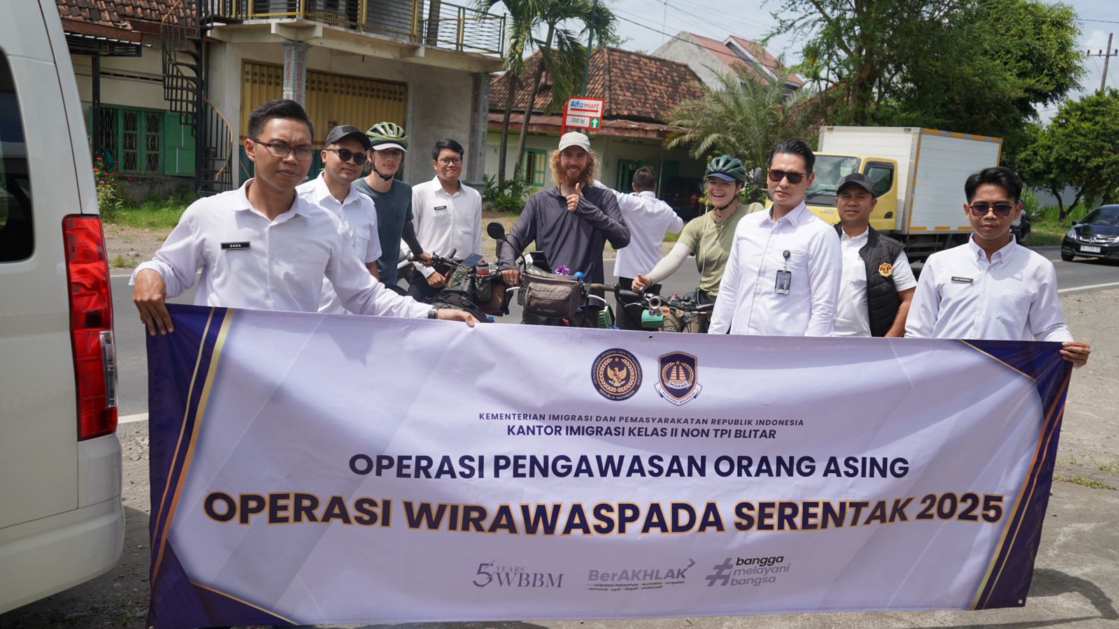 Kantor Imigrasi Blitar yang melakukan operasi pengawasan orang asing.