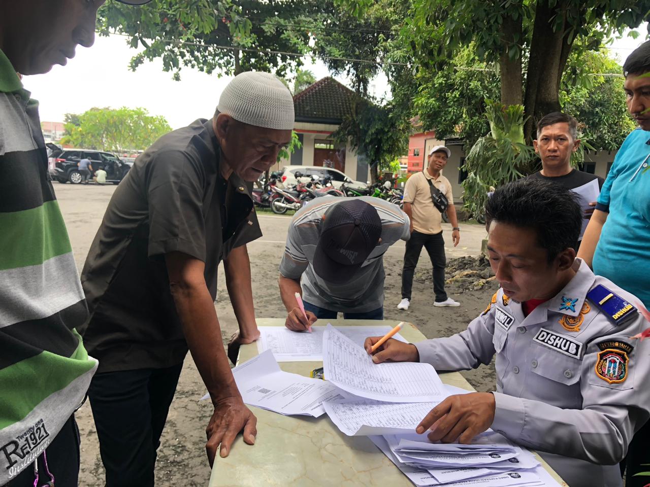 TINGKATKAN KAPASITAS: Pengemudi ojek pangkalan mengikuti pelatihan penggunaan aplikasi online di Kantor Dishub Kota Blitar.