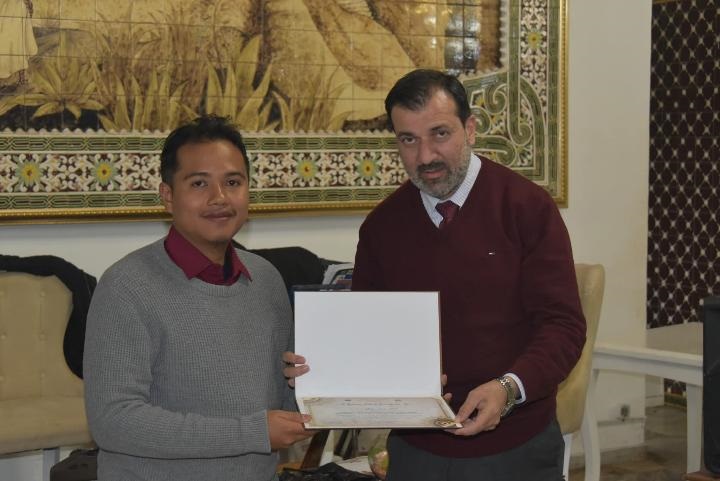 BANGGA: Satu-satunya perwakilan Indonesia yang diundang ke Algeria untuk mengikuti pameran kesenian.