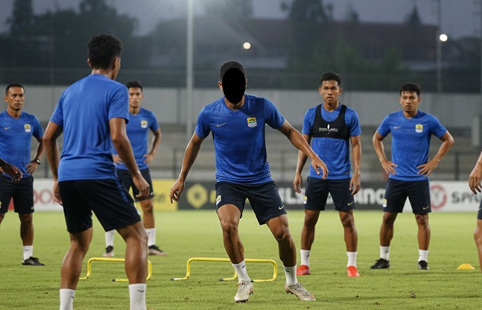 Federico Barba Persib Bandung dikabarkan dipinjam klub Italia. Simak isu transfer, persaingan juara, dan kabar terbaru Bojan Hodak.