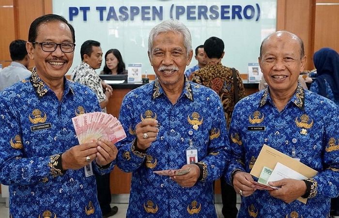 Isu rapel dan kenaikan gaji pensiun 2025 ramai jelang akhir tahun. PT TASPEN tegaskan belum ada keputusan pemerintah.