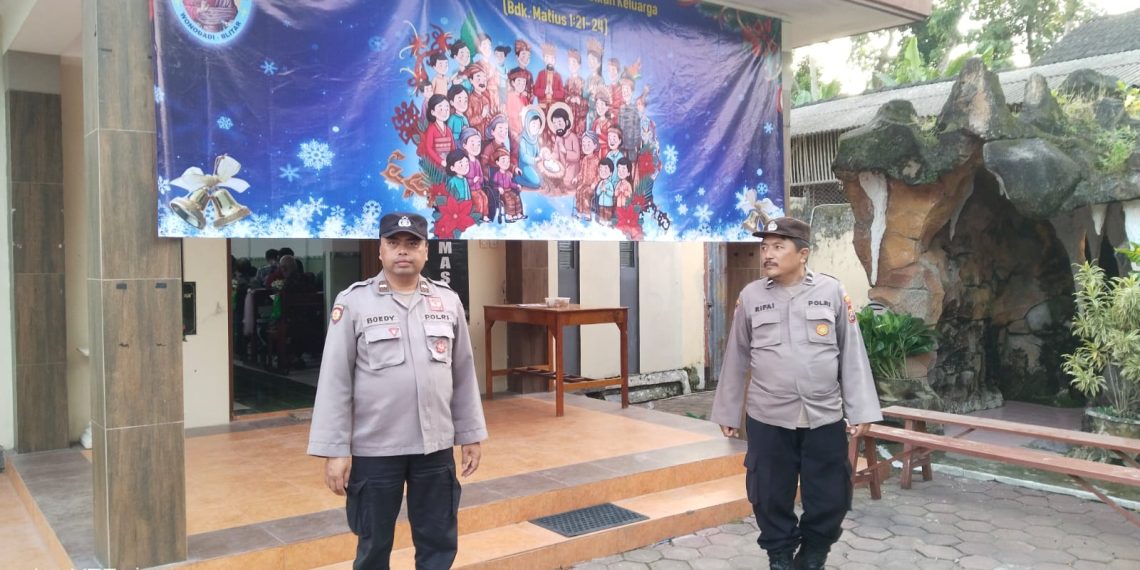 &lrm;KONDUSIF: Perayaan Natal pada gereja di Kecamatan Wonodadi berlangsung lancar.