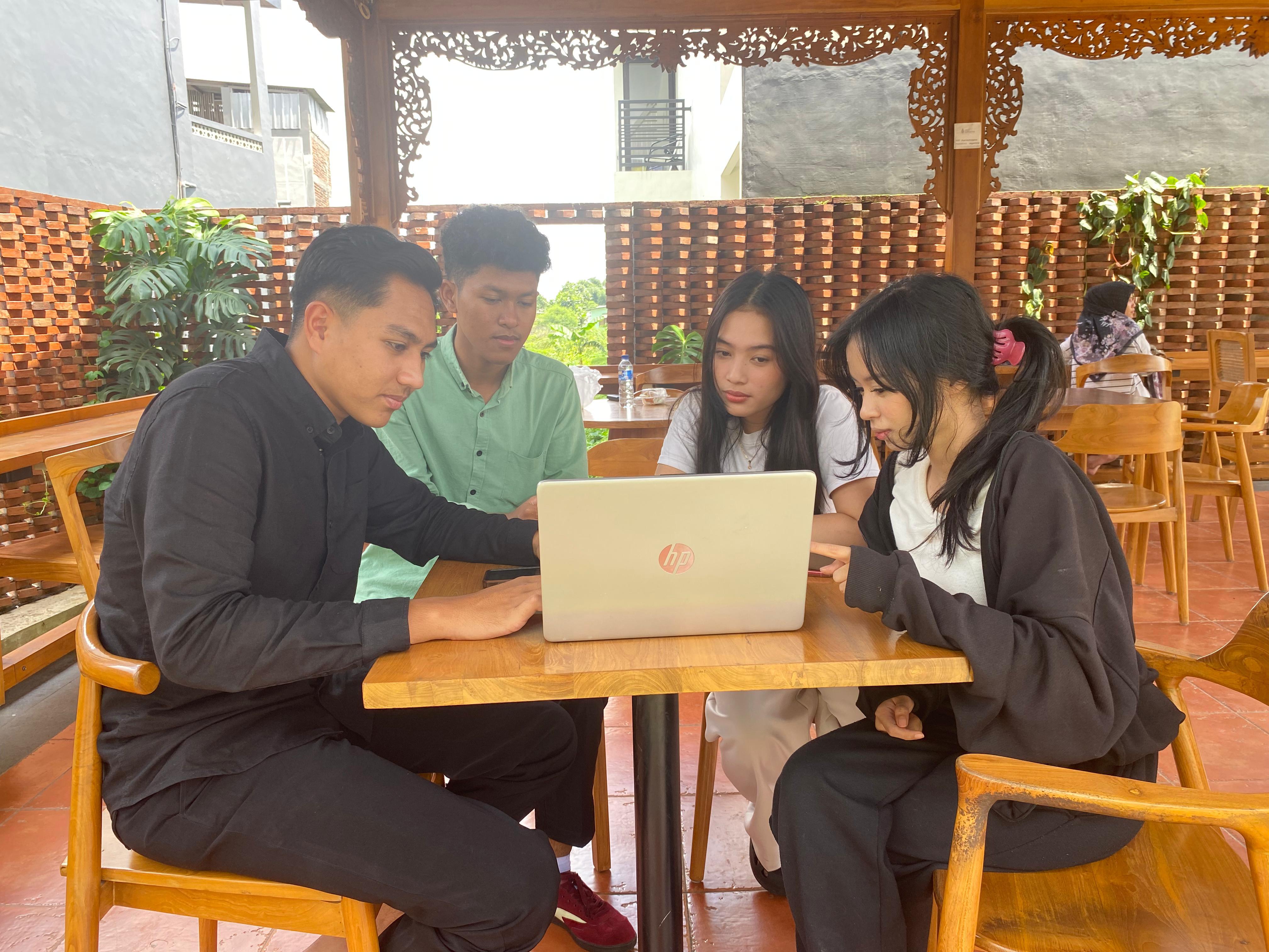 Foto penulis artikel "Perkembangan Teknologi Dan Peran Kecerdasan Buatan Dalam Kehidupan Sehari-hari."