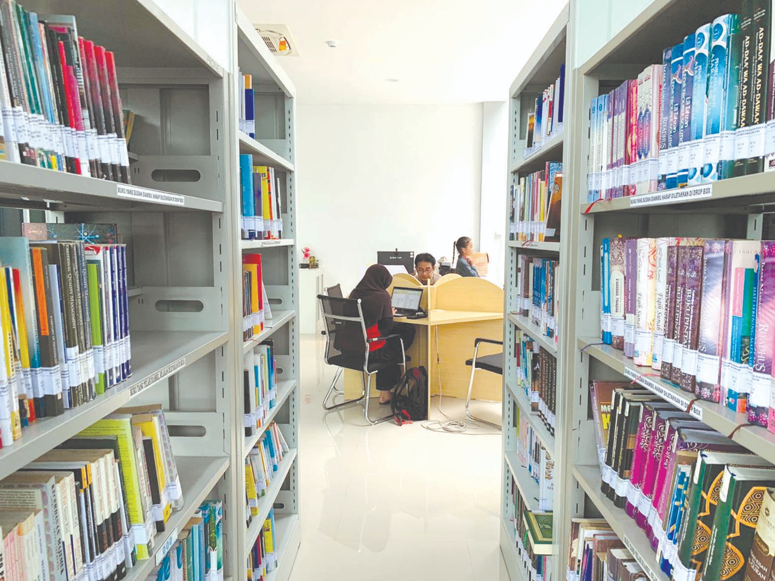 TUMBUHKAN DAYA NALAR: Buku fisik tetap memiliki peran penting untuk meningkatkan daya nalar dan kritis, terutama bagi anak-anak.