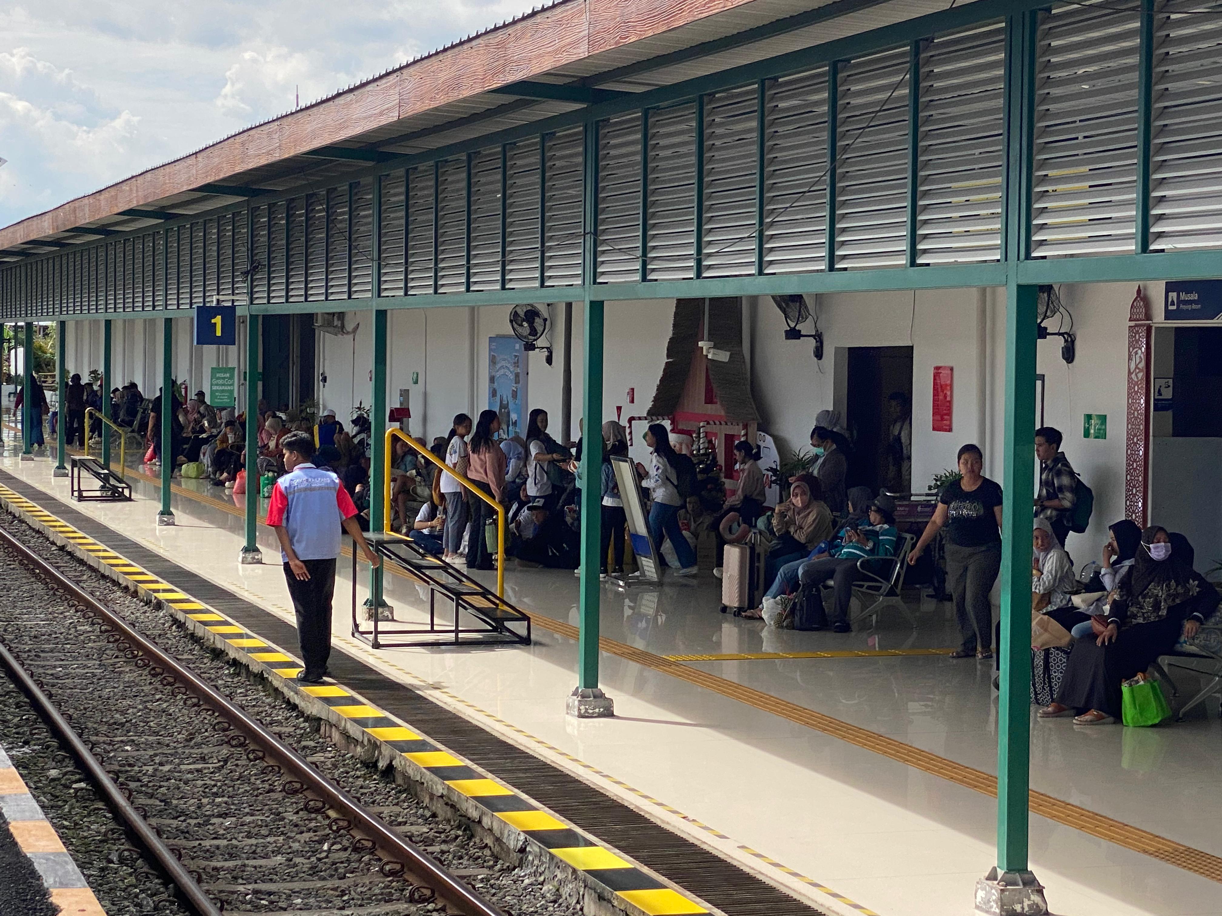 ANIMO TINGGI: Stasiun Blitar jadi titik favorit penumpang untuk naik dan turun selama masa angkutan Nataru.