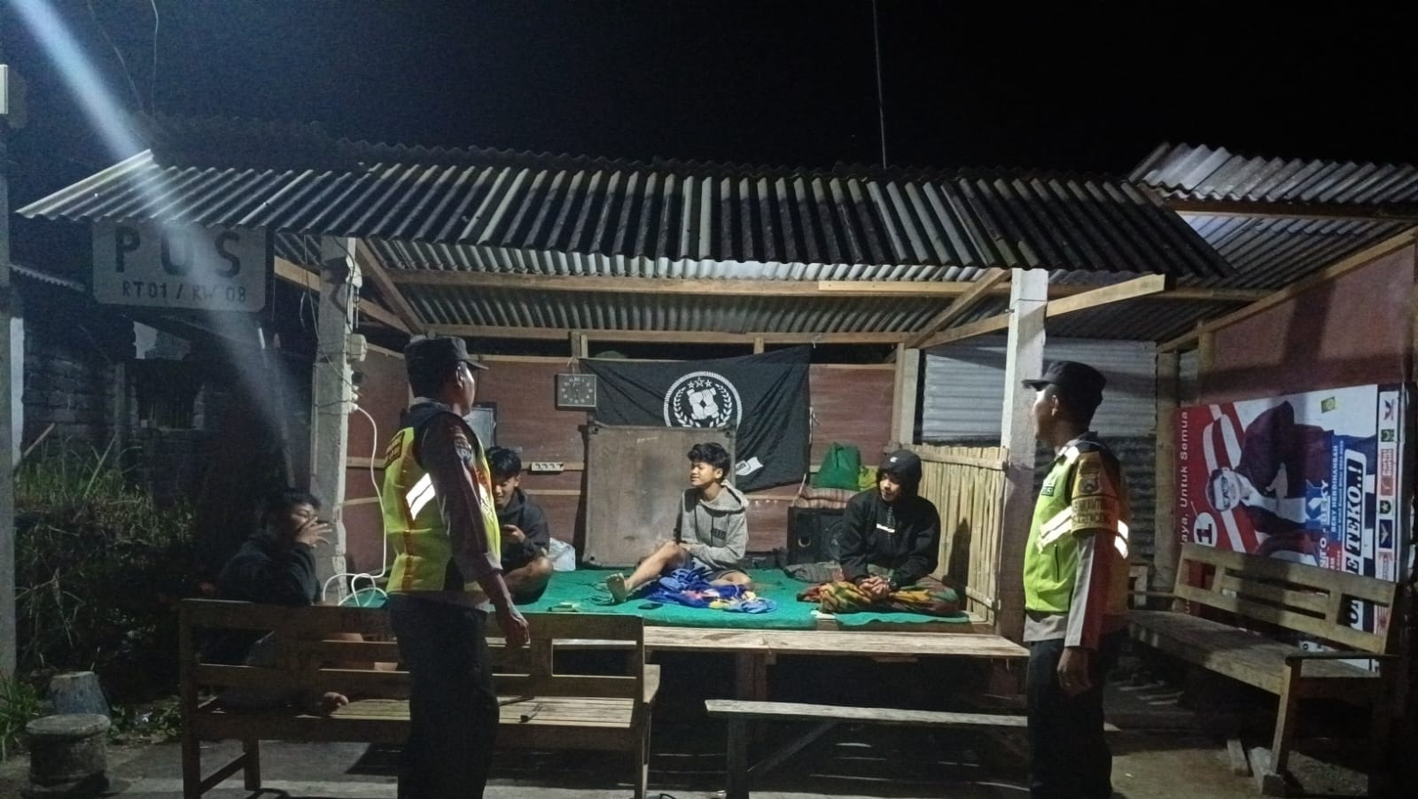&lrm;PENCEGAHAN: Warga tekan aksi pencurian hewan ternak dengan ronda poskamling.