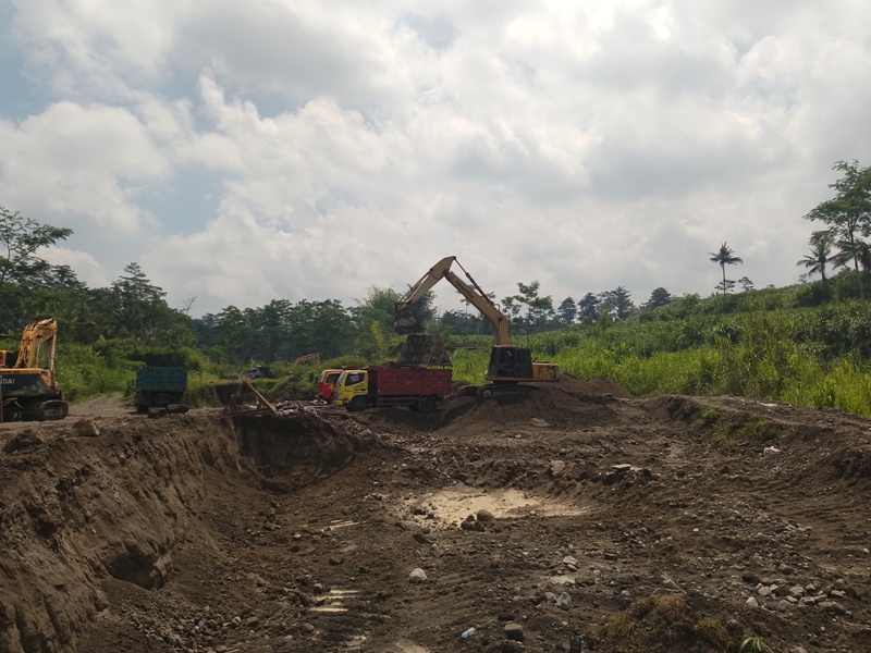 MAKSIMAL: Capaian Pajak MBLB Kabupaten Blitar 2025 tembus 124 persen.