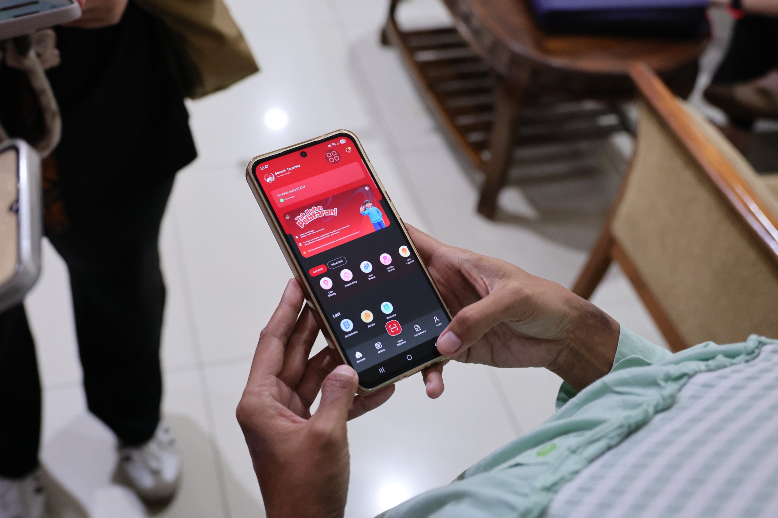 Fitur Antrian Online Aplikasi Sentuh Tanahku Permudah Urus Layanan Pertanahan di Karawang