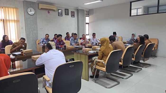 Empat Organisasi Pemerintah Desa melakukan rapat dengar dengan DPRD Kabupatn Blitar.
