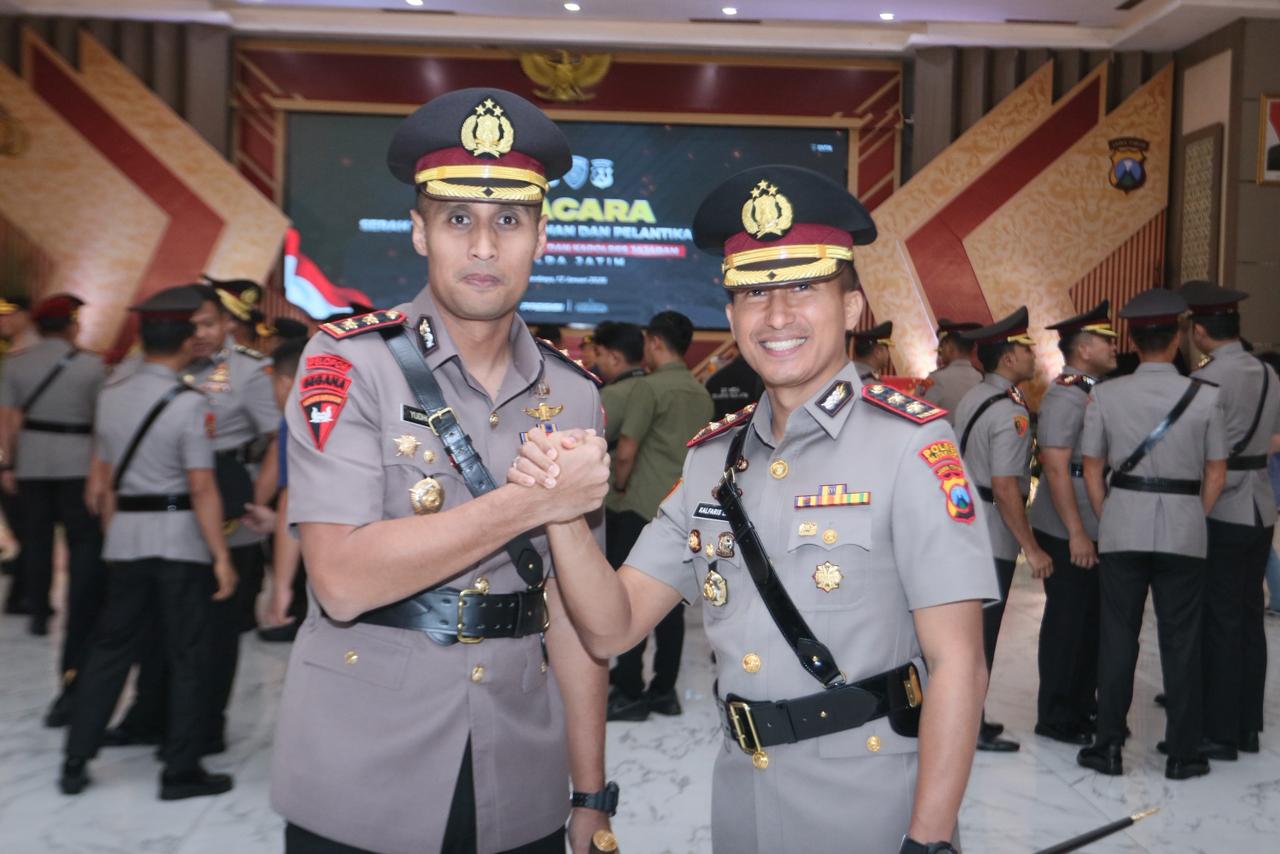 PENYEGARAN: AKBP Kalfaris Triwijaya Lalo (kanan) resmi menjabat Kapolres Blitar Kota mulai hari ini.