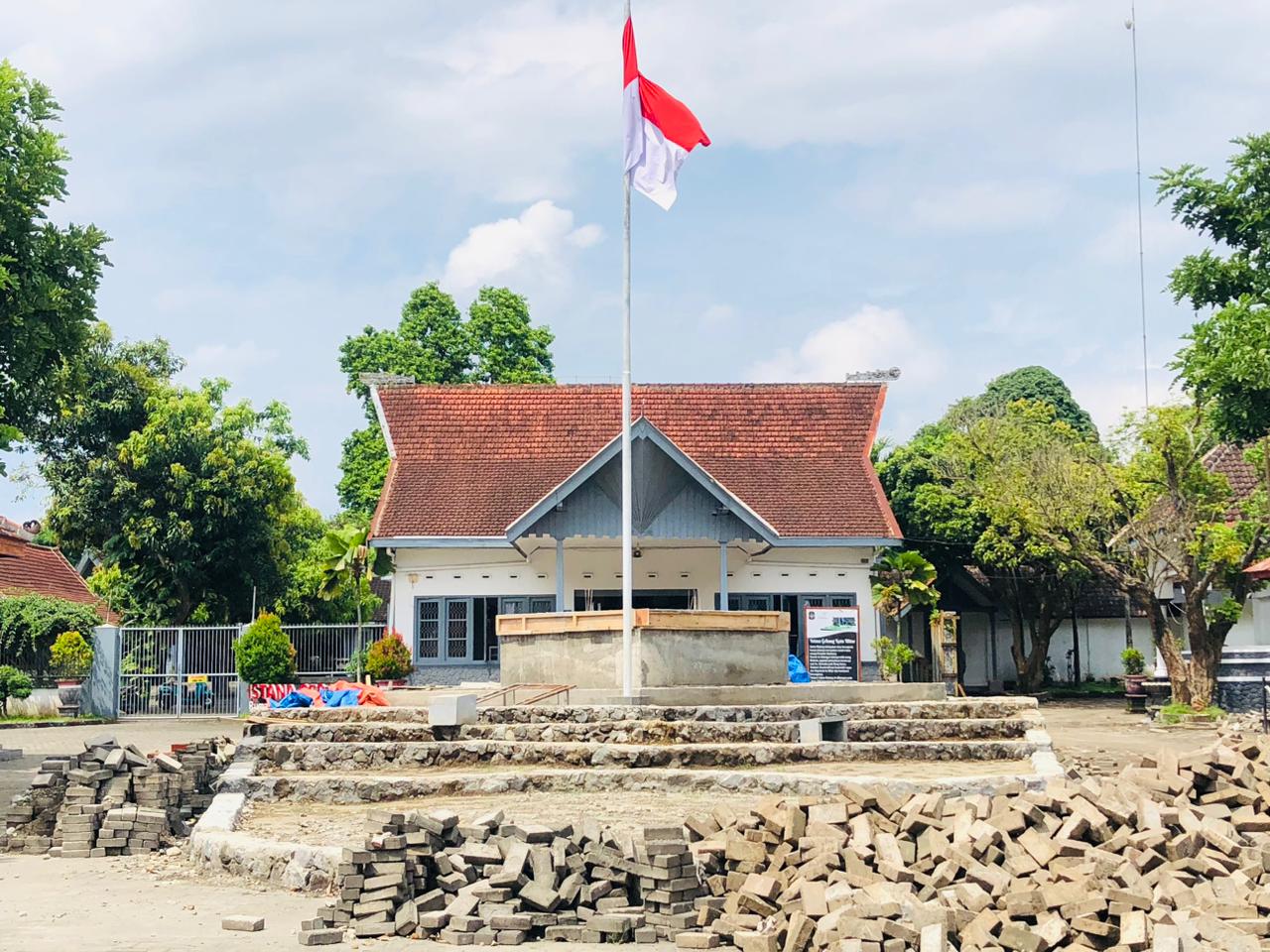 DIPERCANTIK: Taman di Istana Gebang direnovasi untuk memperindah wajah objek wisata sejarah rumah masa kecil Bung Karno tersebut.