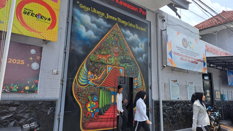 SELEKTIF: Suasana pintu gerbang masuk Lapas Kelas II B Blitar. 