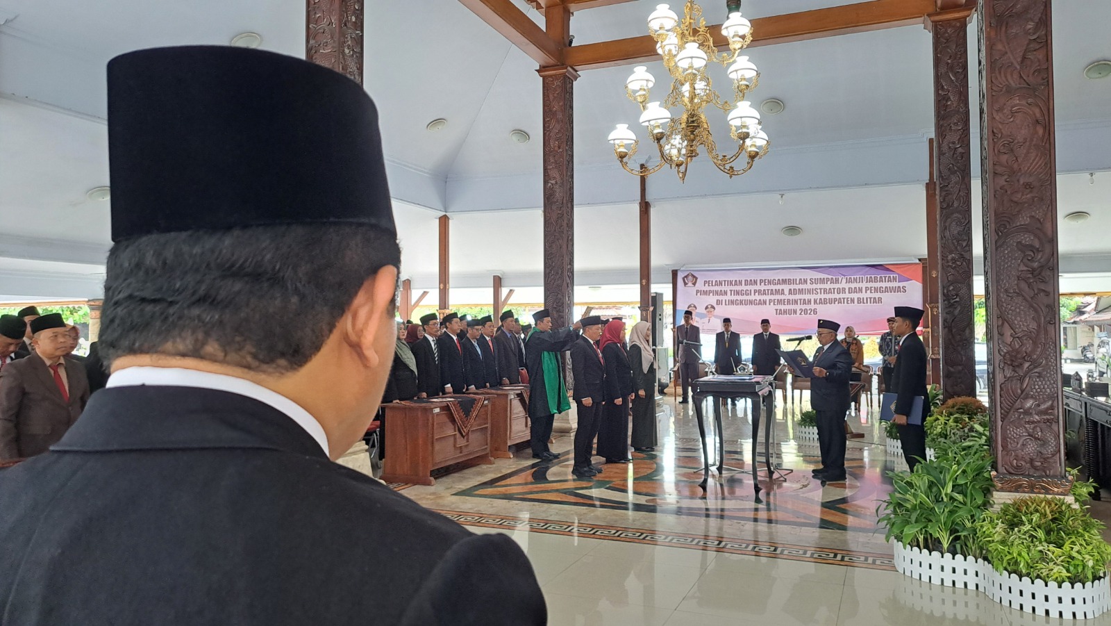 GERAK CEPAT: Bupati Blitar Rijanto melantik 25 pejabat yang dimutasi di awal tahun pada Rabu (14/1/2026).