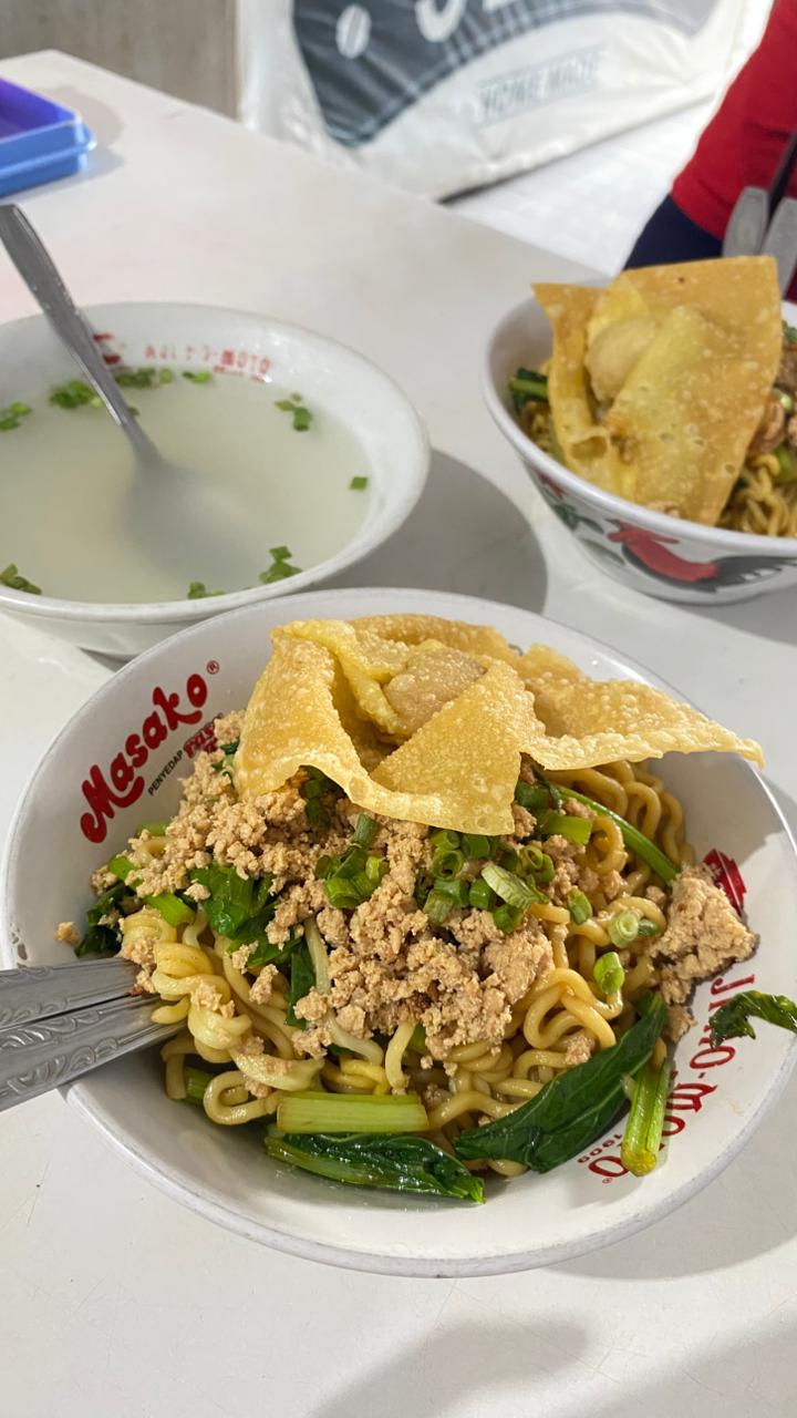 SEJAK 1980: Mie Pangsit dan Bakso Legendaris warisan keluarga di Kota Blitar.