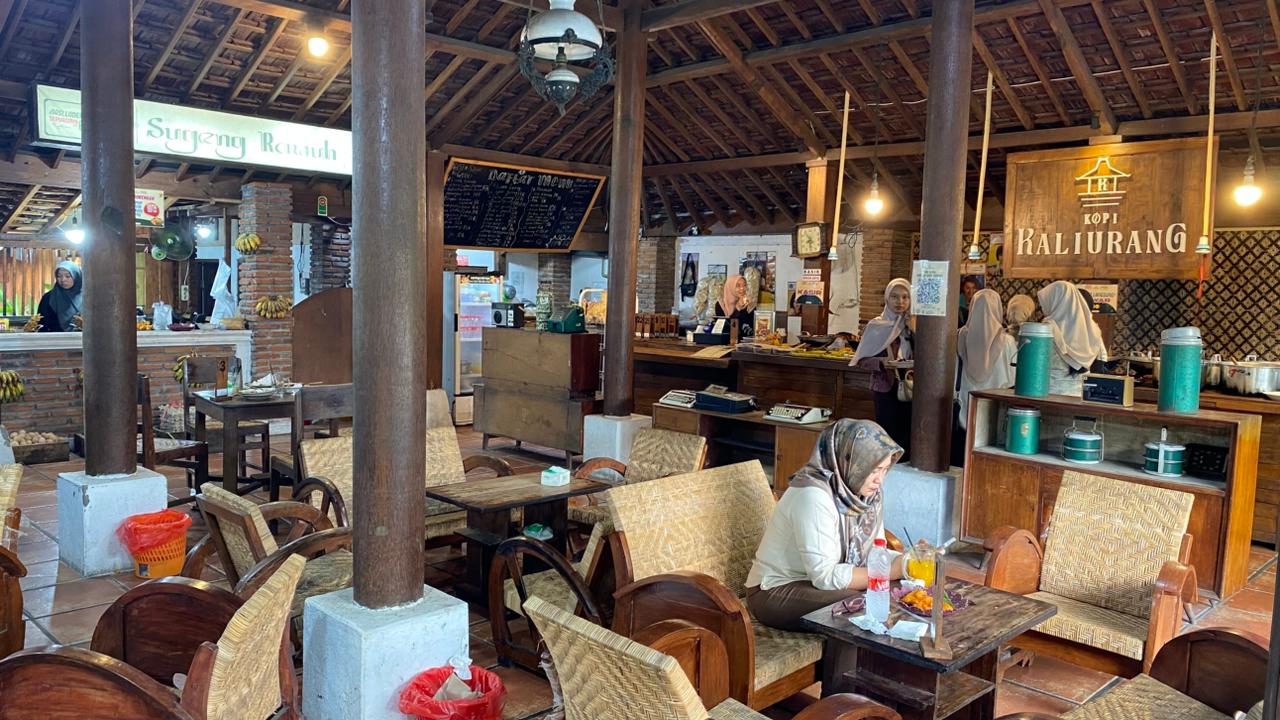 Kuliner Kopi Kaliurang menyediakan kuliner khas makanan desa.