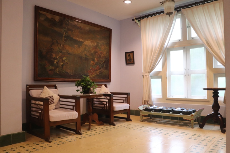 Ruang santai di Presiden Suite Hotel Tugu Blitar.