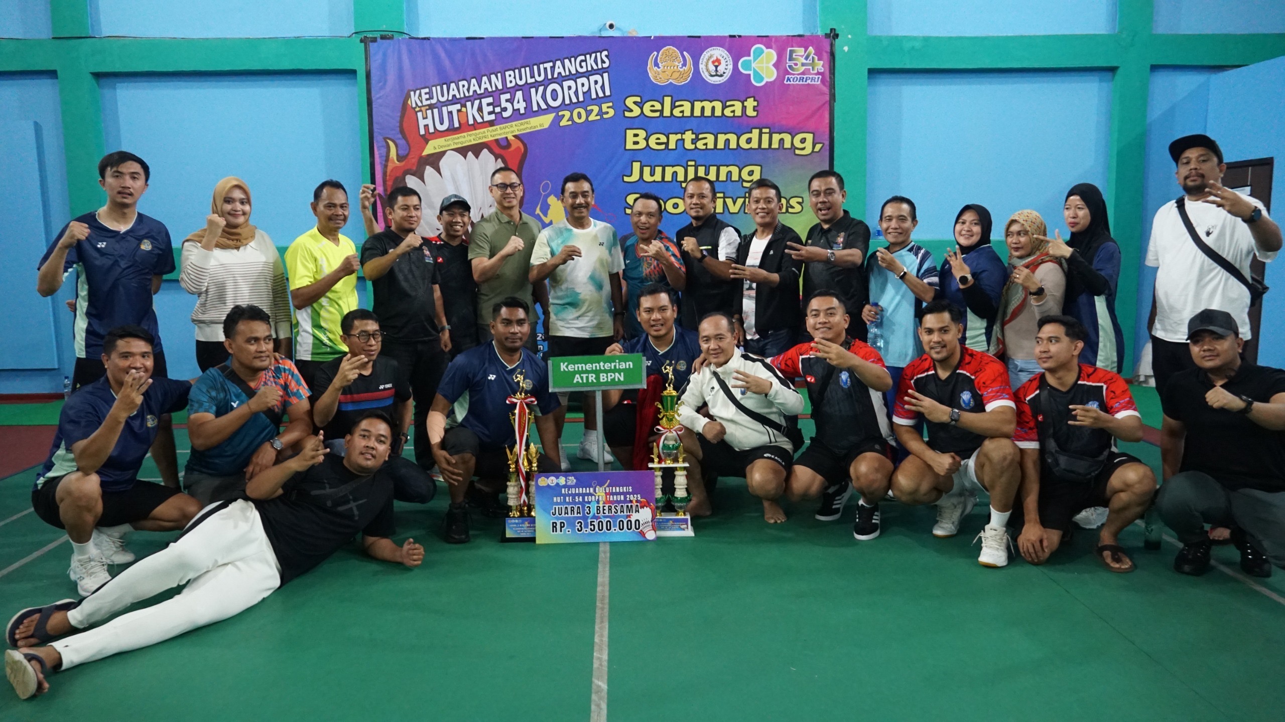 Kementerian ATR/BPN Raih Dua Piala di Kejuaraan Bulutangkis HUT ke-54 KORPRI
