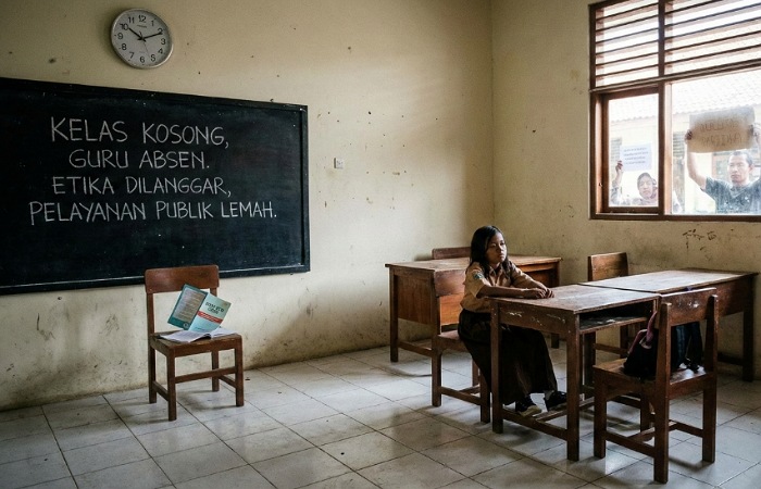 Ilustrasi kelas kosong. Artikel ini ditulis oleh Annora Elyzia Niriko dan Elmira Madita Zahra. Mereka adalah mahasiswa Universitas Muhammadiyah Malang Jurusan Ilmu Pemerintahan