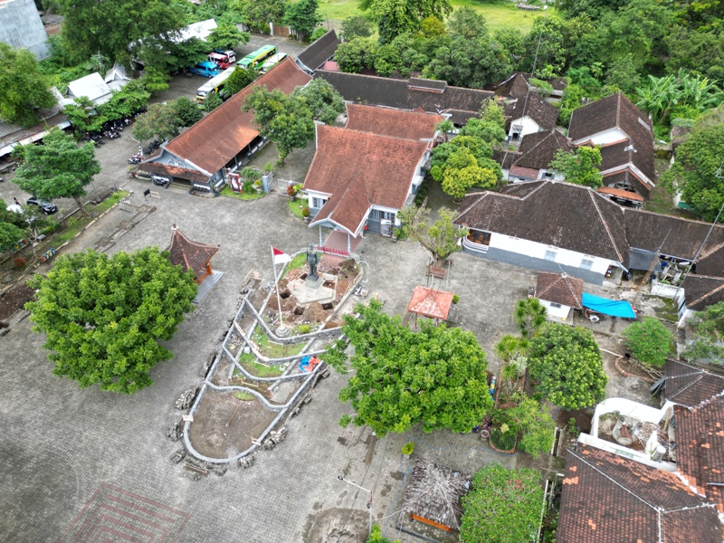 IKONIK: Penampakan Istana Gebang yang diambil dengan kamera drone pada Desember 2025 saat tahap renovasi.