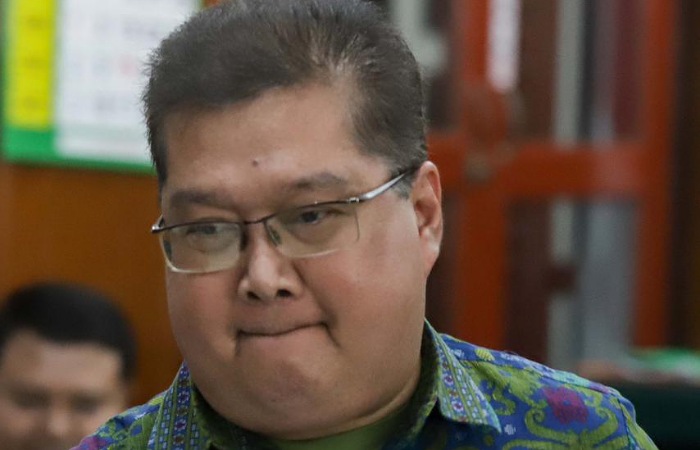 MAKIN JELAS: Suhardo Basuki memberikan keterangan dalam sidang gugatan Dahlan Iskan terhadap direksi PT Jawa Pos di Pengadilan Negeri Surabaya, Selasa (20/1).