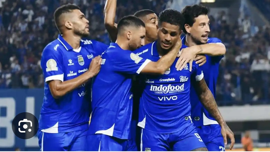 Livin Kurzawa resmi ke Persib Bandung. Boyan Hodak siapkan rencana besar Maung Bandung di bursa transfer BRI Super League 2025/2026.