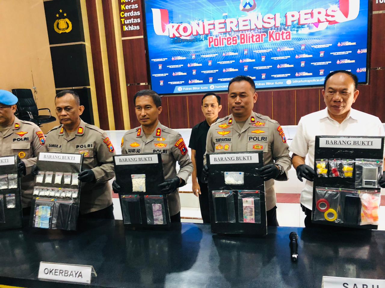 Amankan 1.258 Dobel L dan 13 Gram Sabu-Sabu Setelah Membekuk 5 Pengedar