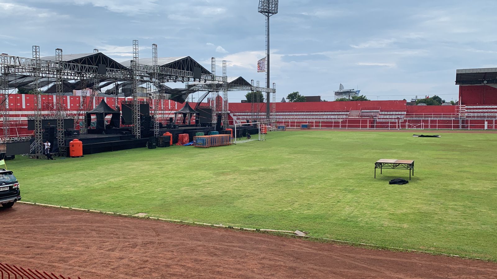 ACARA AKBAR: Persiapan Harlah NU di Stadion Soeprijadi Kota Blitar, Jumat (23/1/2026).