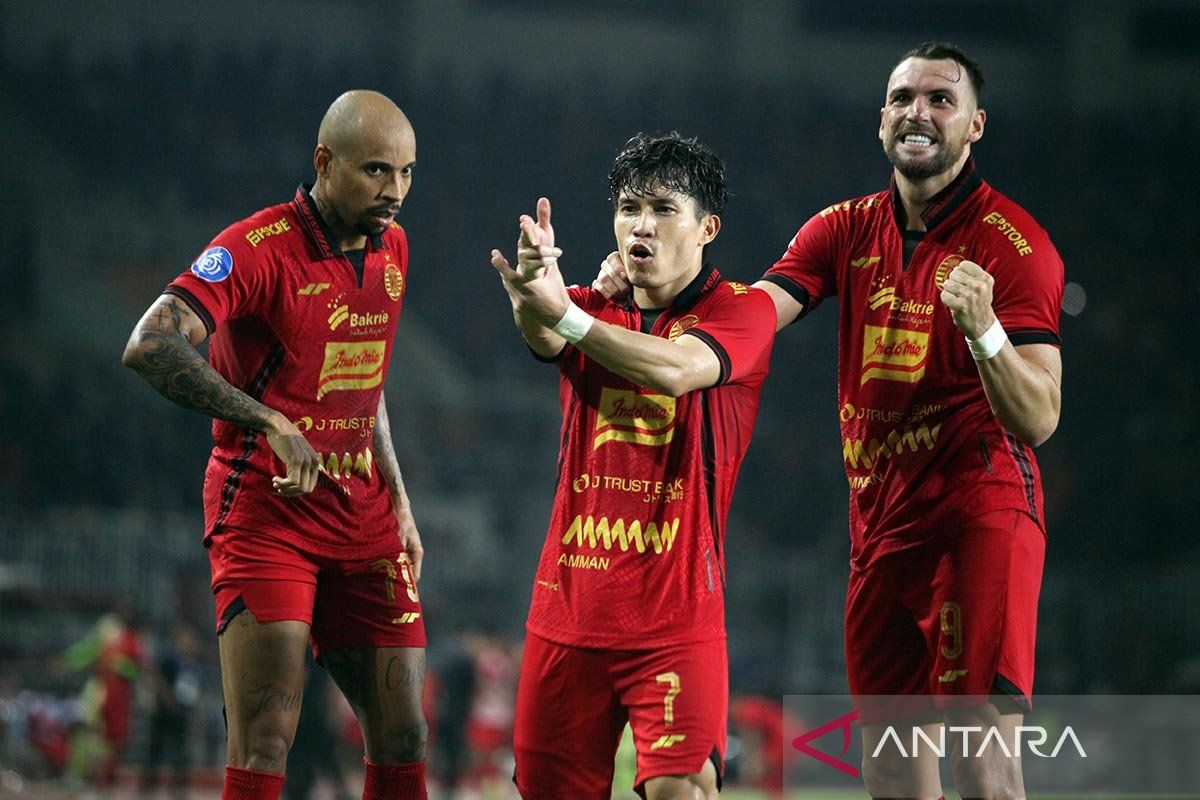 Persija Jakarta menang 2-0 atas Madura United. Improvisasi Mauricio Souza dengan Jordi Ahmad sebagai gelandang bertahan jadi kunci kemenangan.