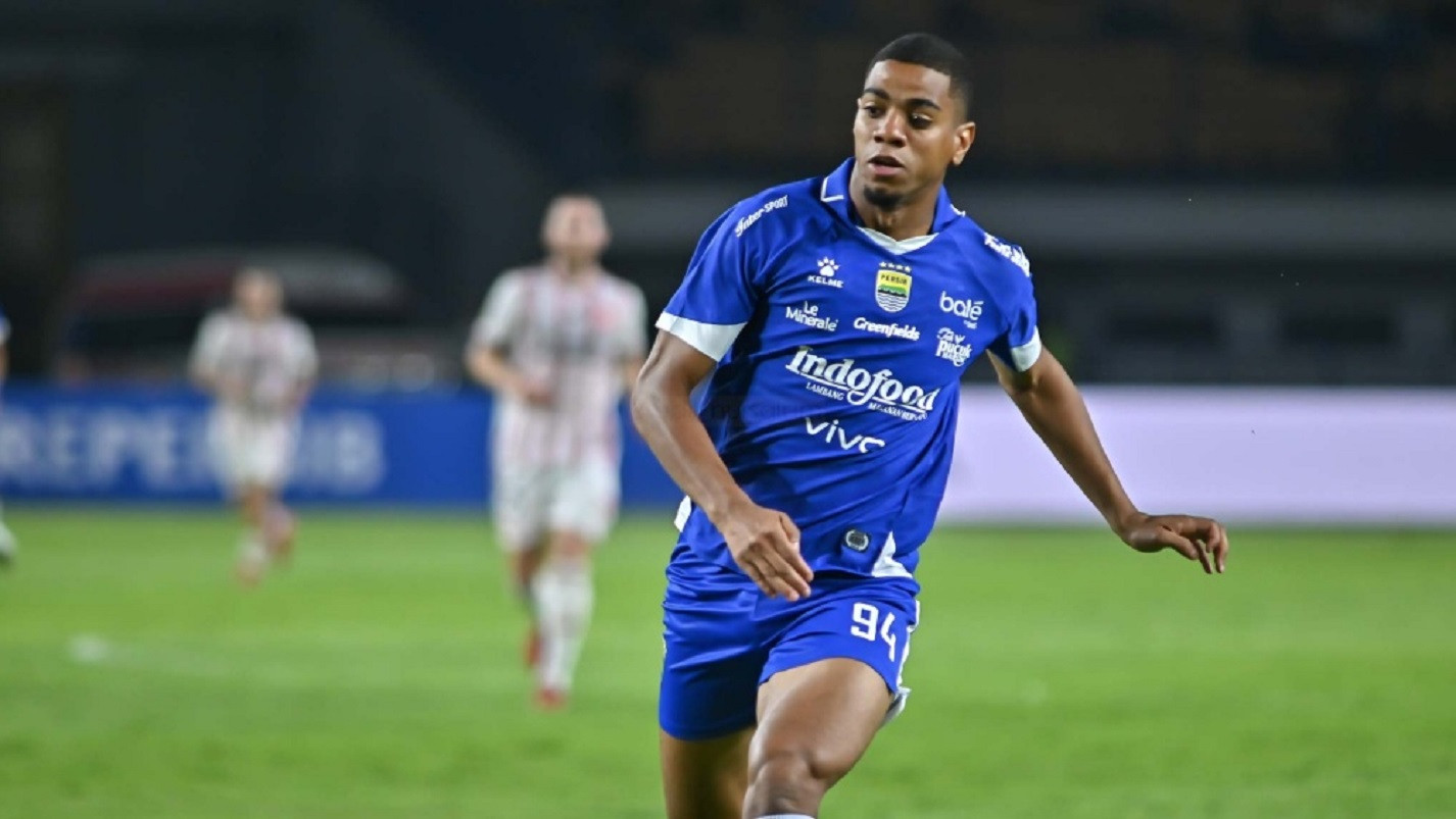 Bursa Transfer Januari 2026 Super League Indonesia memanas. Persija agresif belanja pemain, Persib Bandung siapkan eks PSG Kurzawa.