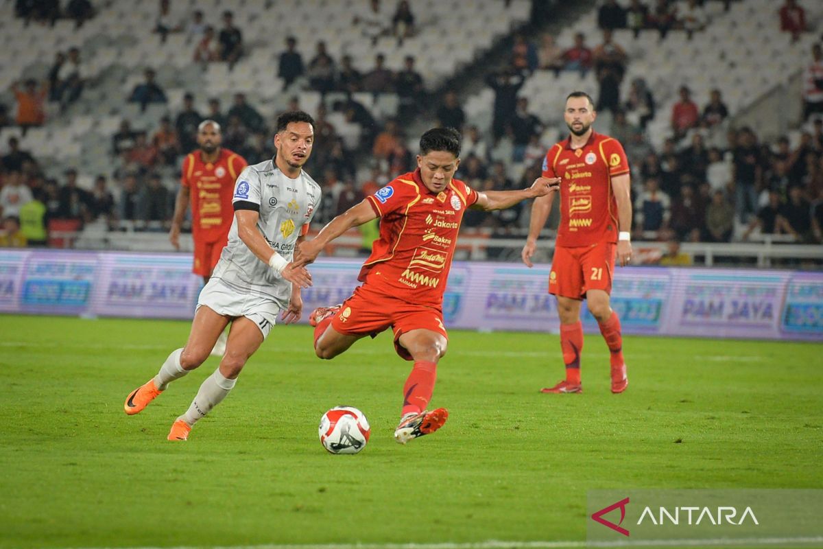 Persija Jakarta vs Madura United di Liga 1 berlangsung panas di GBK. Macan Kemayoran dominan, Jakmania menanti gol pembuka