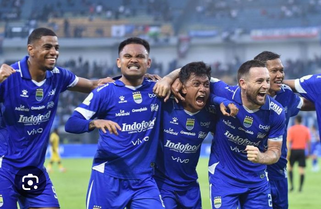 Isu Kurzawa ke Persib Bandung viral dan libatkan Zidane, Henry, hingga Sergio Ramos. Benarkah transfer sensasional itu? Ini faktanya.