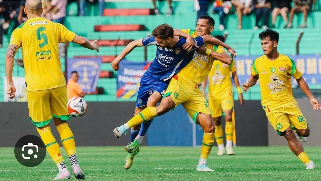 Persebaya vs PSIM Yogyakarta berakhir 3-0. Debut Bruno Paraiba langsung mencetak gol, Bajul Ijo naik ke posisi enam klasemen.