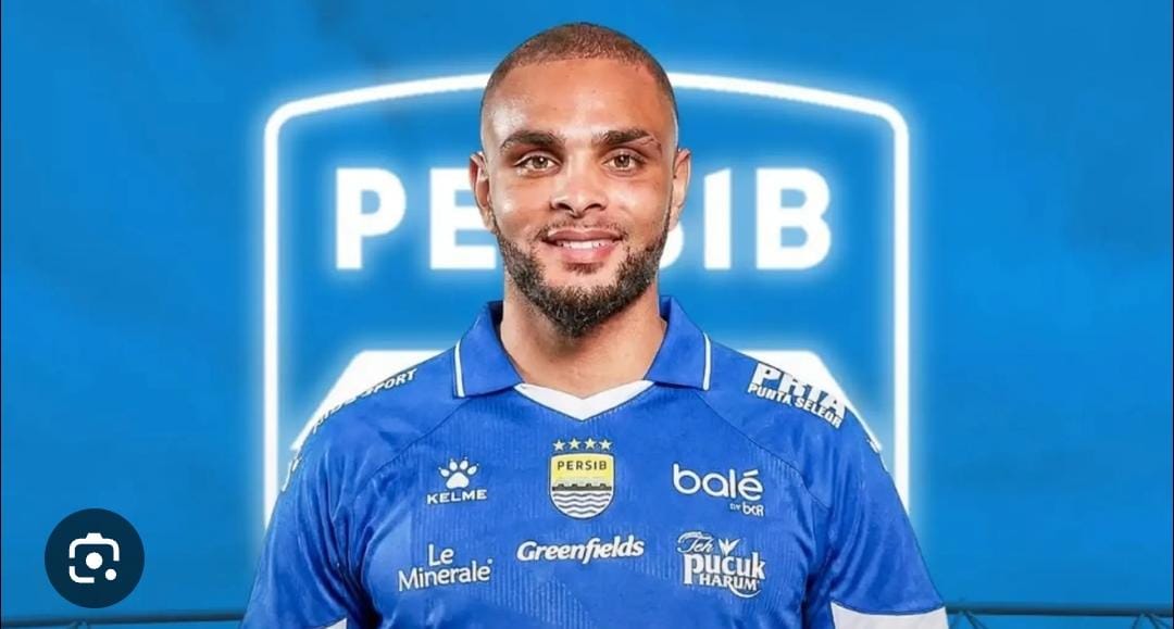 Gol dramatis Berguinho dan kartu merah PSBS Biak antar Persib ke puncak. Levin Kurzawa resmi diperkenalkan di GBLA.