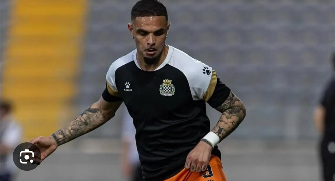 Persib Bandung puncaki klasemen BRI Super League usai kalahkan PSBS Biak 1-0. Gol Berguinho dan debut Lein Kurzawa jadi sorotan.