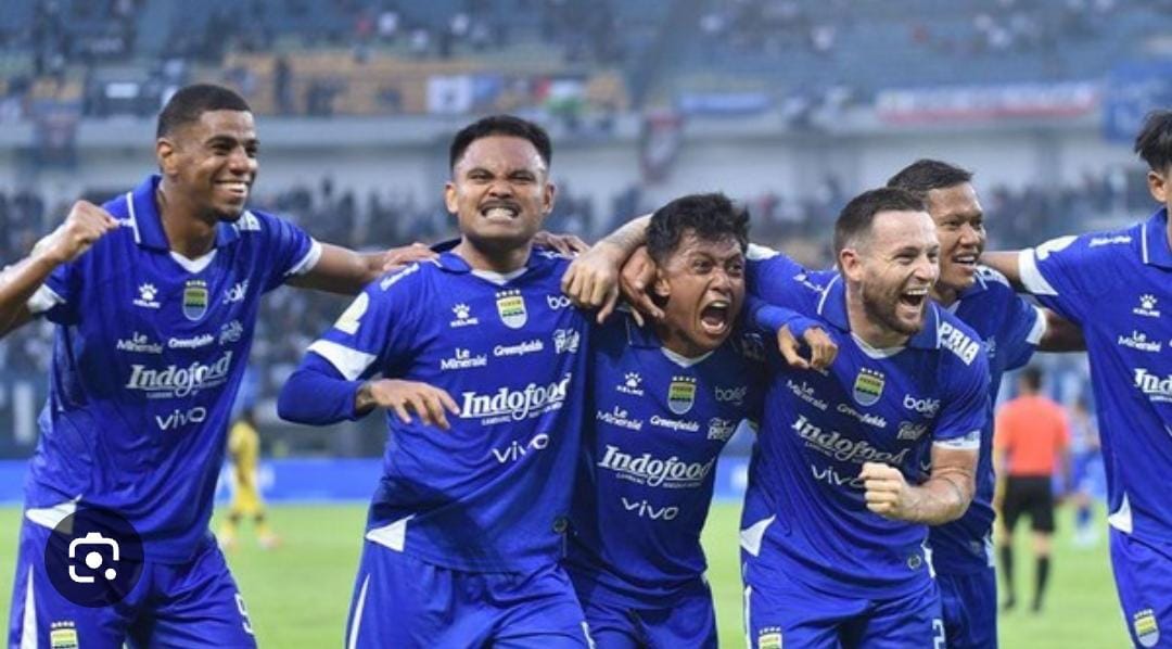 Levin Kurzawa Persib Bandung resmi diperkenalkan di GBLA. Alasan pilih Persib, rekrutan Eropa datang, Persib kembali ke puncak klasemen.