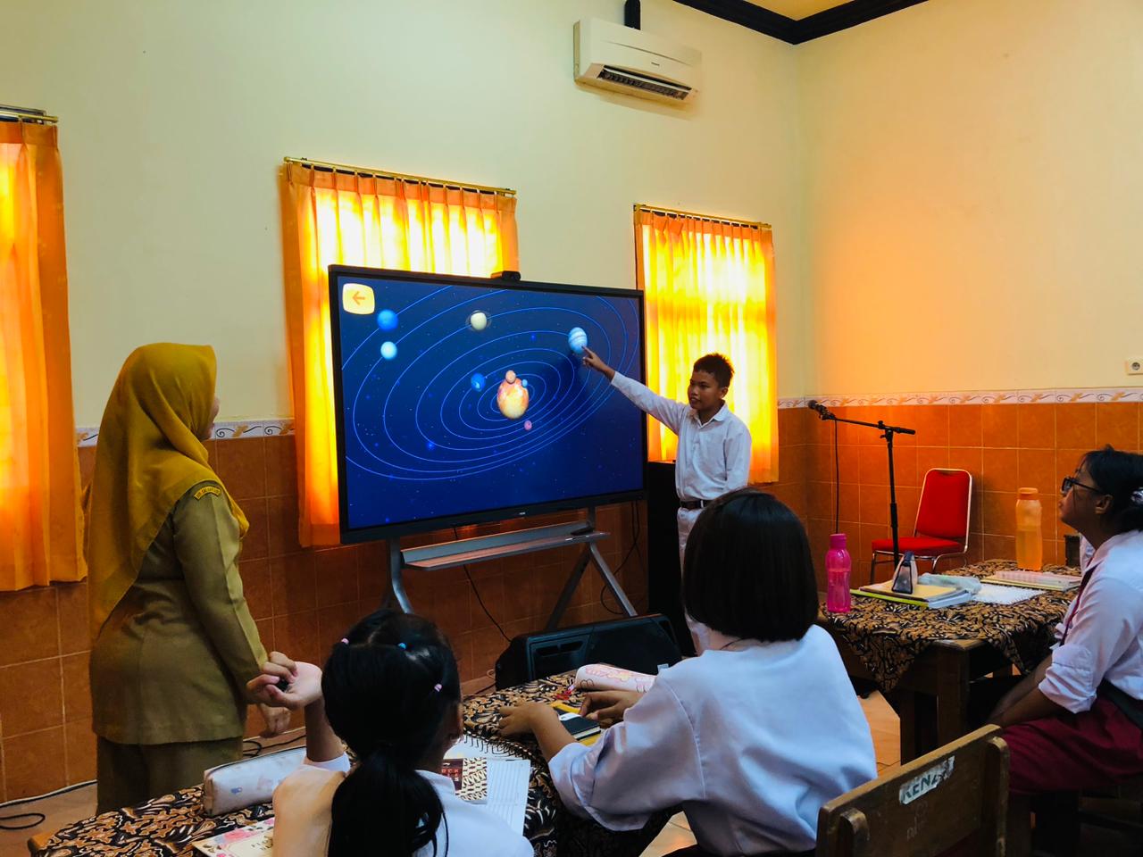 Smart TV Bantuan Pusat Telah Dioptimalkan Dinas Pastikan Pembelajaran Berjalan